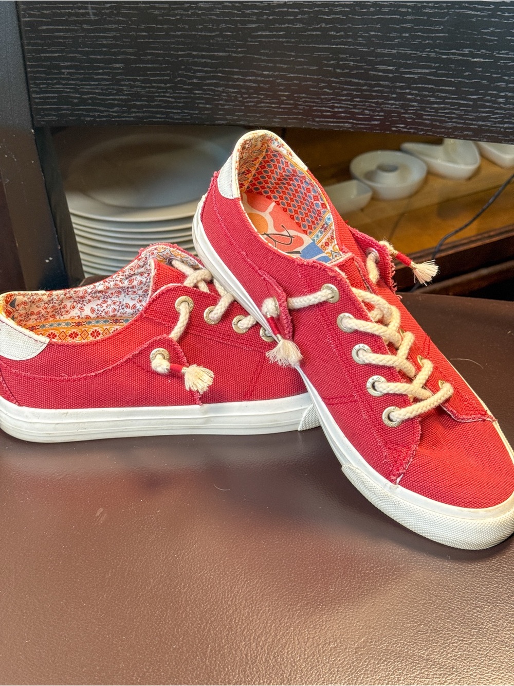 Blowfish Malibu Red Canvas Sneakers Casual Lace Up Comfort Shoes Size 9.5
